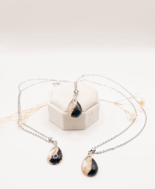 Molded Teardrop Necklace