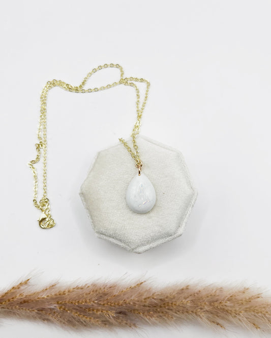 Molded Teardrop Necklace