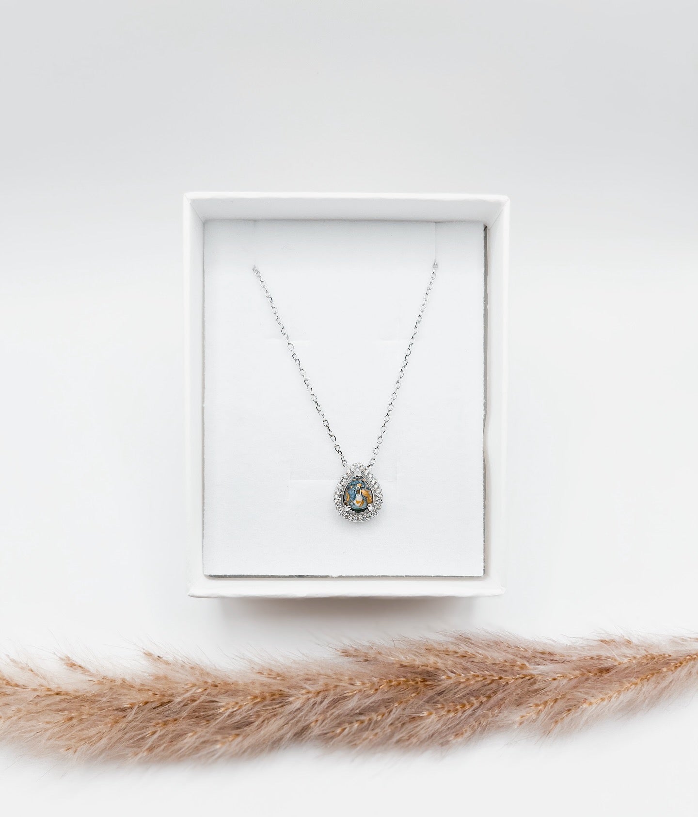 Dainty CZ Teardrop Setting Necklace