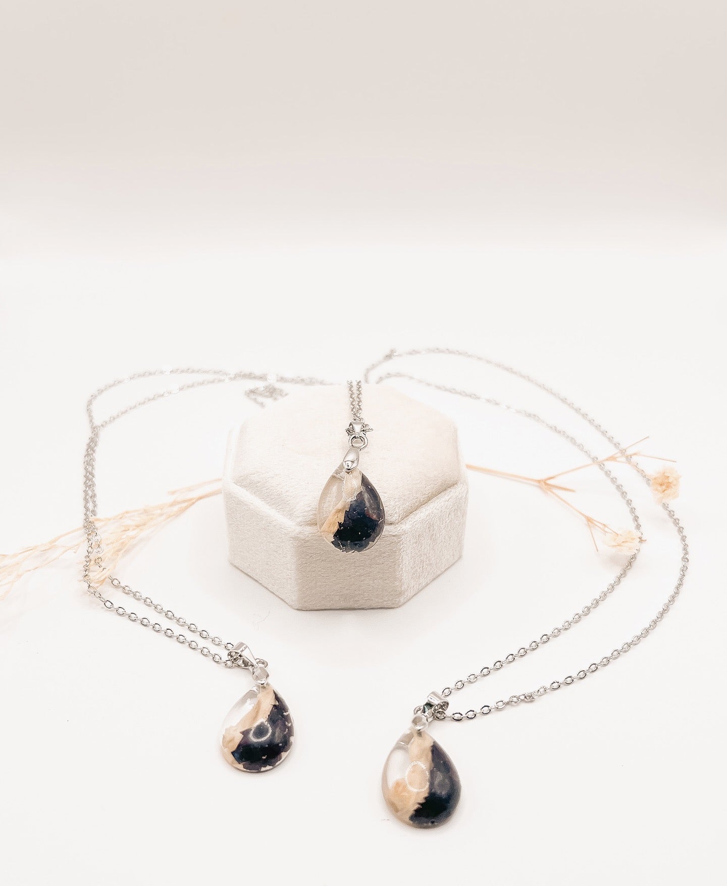 Molded Teardrop Necklace